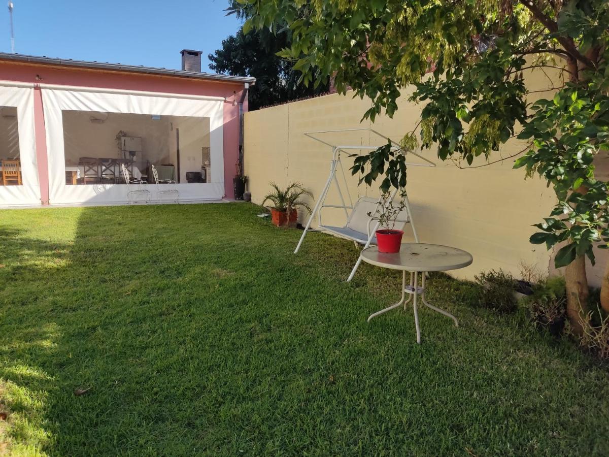 Casita Casa Con Parque, Estacionamiento Y Pileta En *