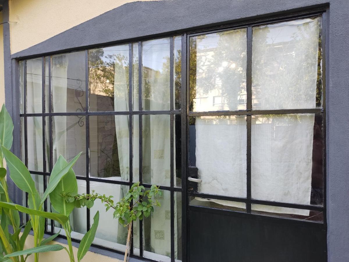 Casita Casa Con Parque, Estacionamiento Y Pileta En Holiday home Tigre