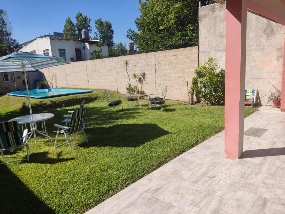 Casita Casa Con Parque, Estacionamiento Y Pileta En Сasa de vacaciones Tigre